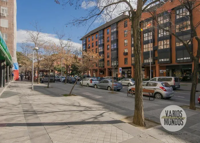 Escapada con parking para 3, vive la Latina